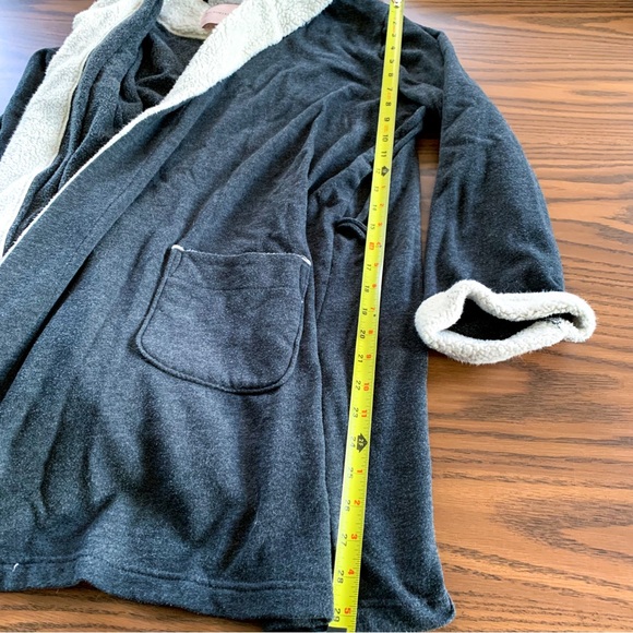 Victoria’s Secret PINK Sherpa Trim Hooded Robe - Picture 8 of 9